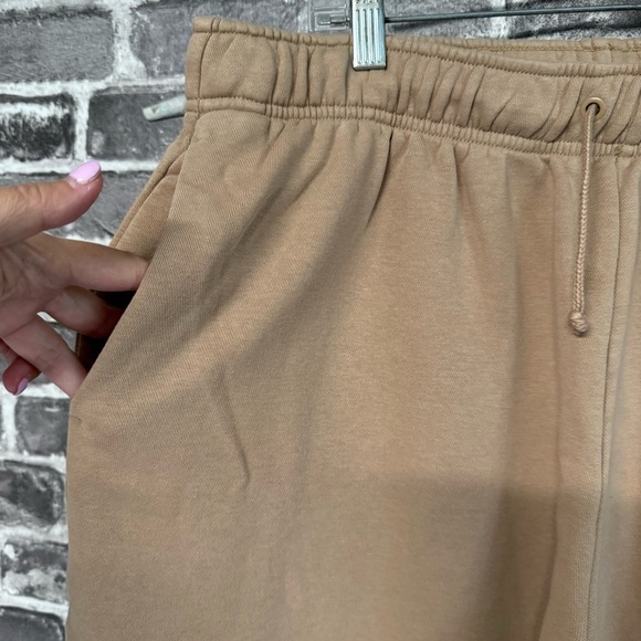 Nike Sportswear Essentials Fleece Curve Pants tan pockets sweatpants - Picture 5 of 11